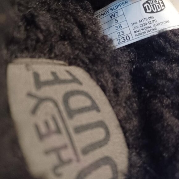 NWOT Hey Dude Black Wendy Faux Shearling Slippers - Picture 2 of 6